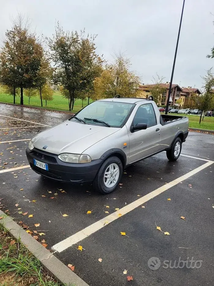 Usata Fiat Strada 69 CV (50 kW) 2000 Grigio Pick-up