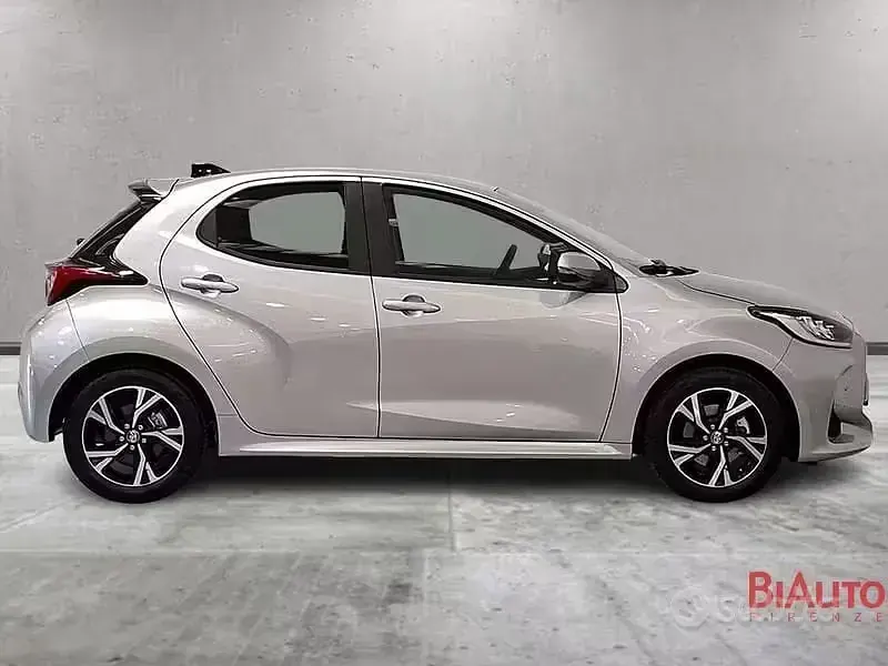Usata Toyota Yaris Hybrid Trend 115 CV (84 kW) 2025 Grigio Berlina