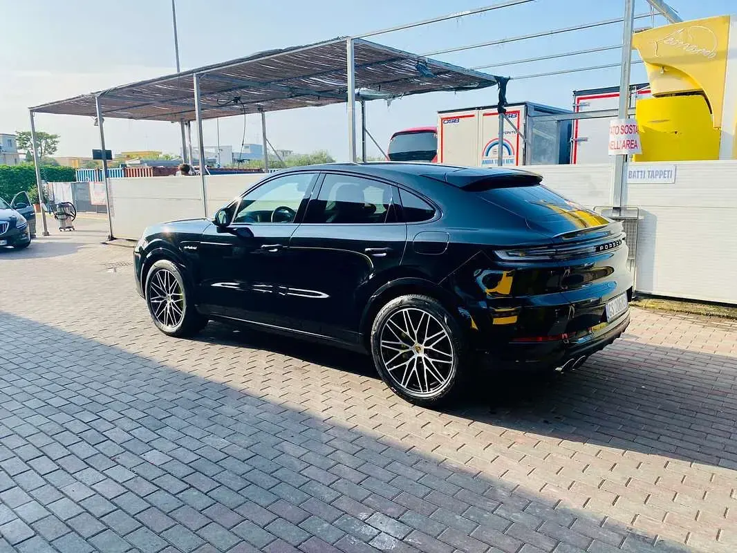 Usata Porsche Cayenne Coupe 305 CV (224 kW) 2024 Nero SUV