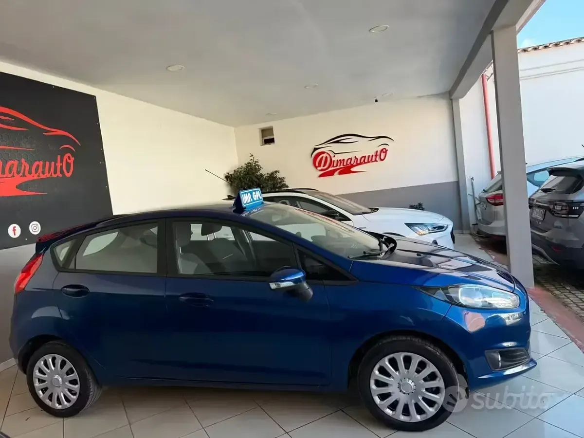 Usata Ford Fiesta 96 CV (70 kW) 2016 Blu Utilitaria