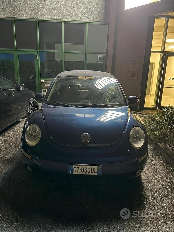 Usata VW New Beetle 105 CV (77 kW) 2006 Blu Utilitaria