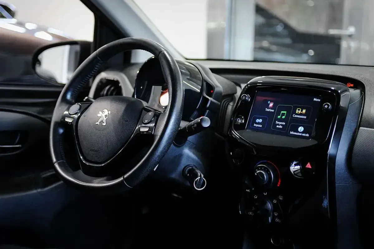 Usata Peugeot 108 Allure 72 CV (52 kW) 2018 Nero met. Utilitaria