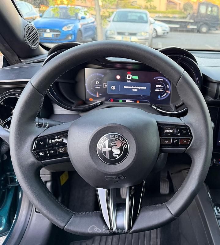 Second-hand Alfa Romeo Junior 61 kW (84 CP) 2025 Verde SUV