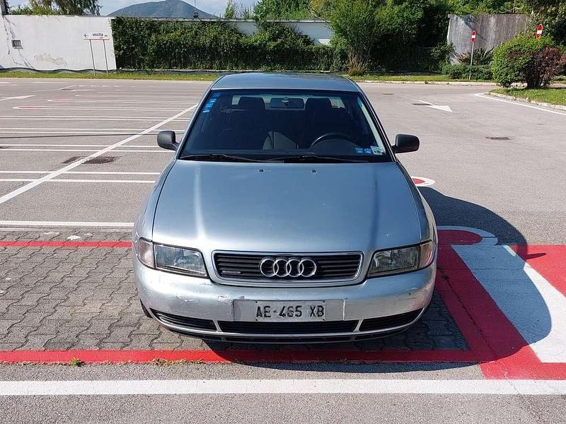 Usata Audi A4 150 CV (110 kW) 1996 Grigio Berlina