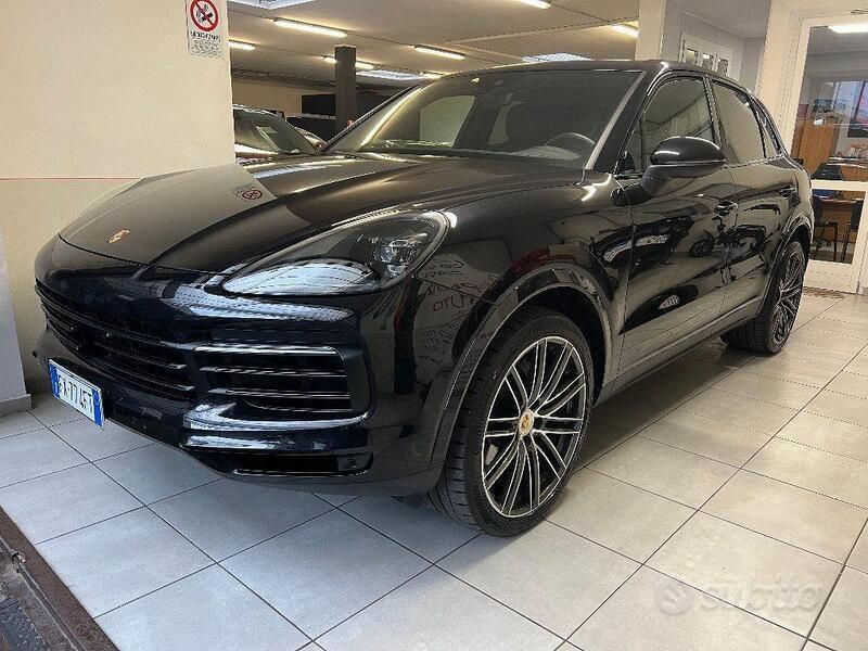 Nero metallizzato Usata 2019 Porsche Cayenne SUV | 54.900 € (Buon prezzo) - Immagine 1/4