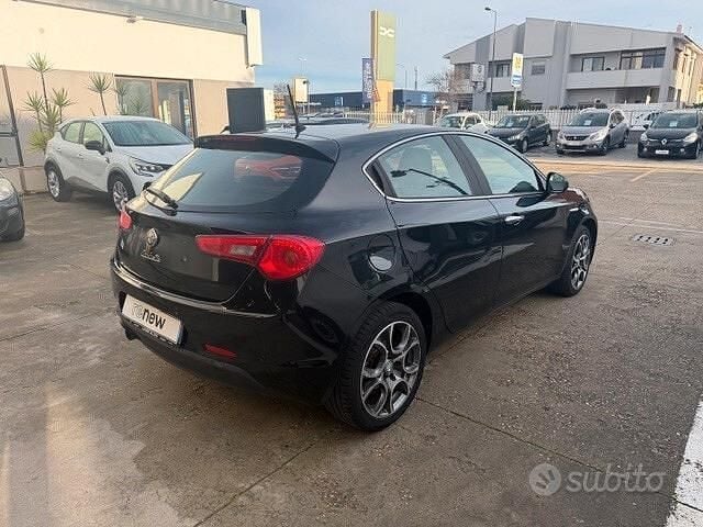 Usata Alfa Romeo Giulietta Distinctive 119 CV (87 kW) 2014 Nero Berlina