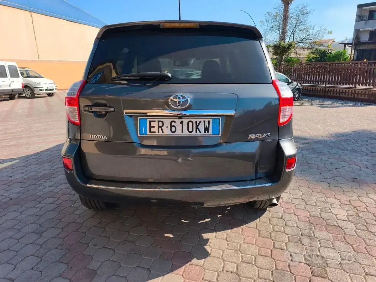 Usata Toyota RAV4 177 CV (130 kW) 2013 Grigio SUV