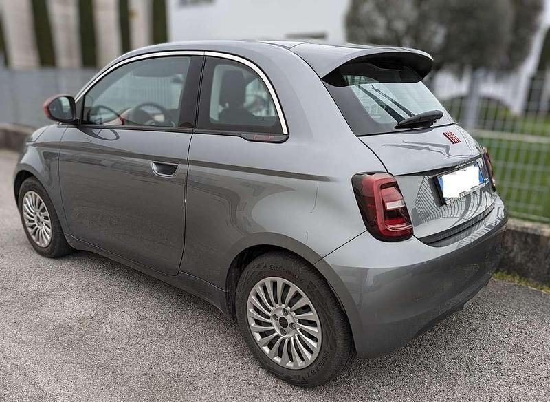 Usata Fiat 500e Red 42 kW (58 CV) 2022 Grigio Utilitaria