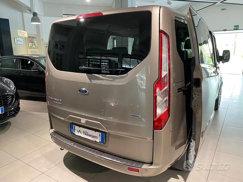 Usata Ford Tourneo Titanium 131 CV (96 kW) 2018 Marrone Monovolume