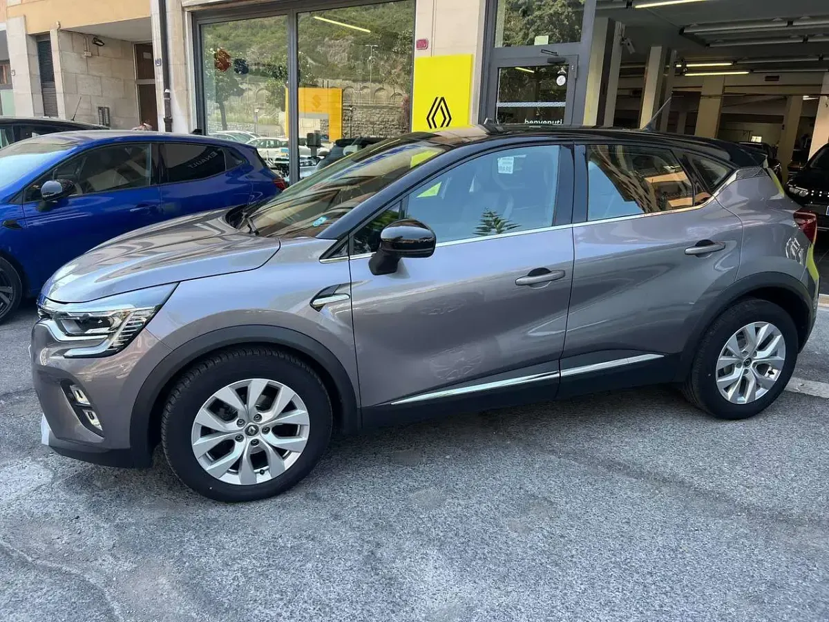 Usata Renault Captur Intens 95 CV (69 kW) 2020 Grigio cassiopea tetto nero SUV