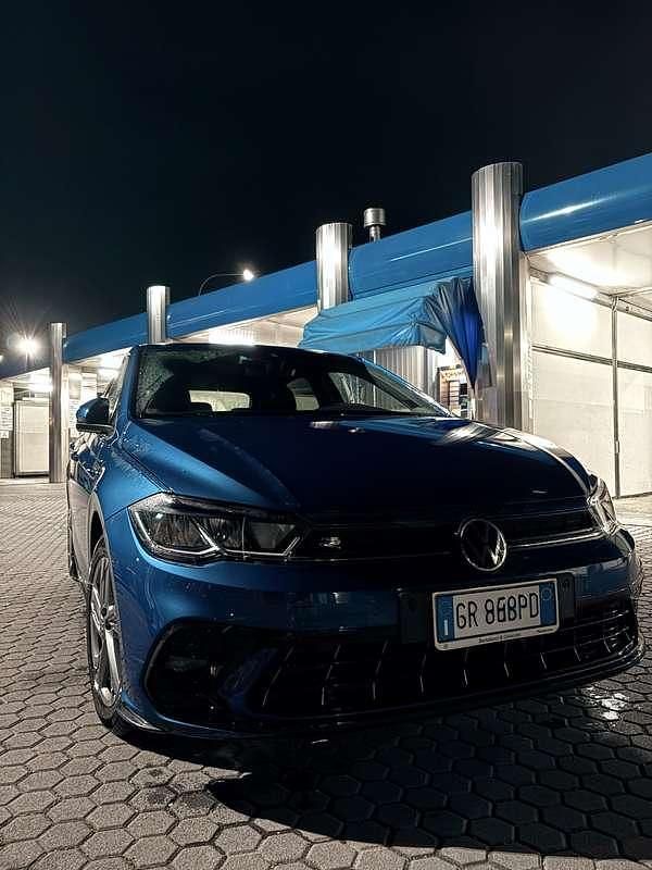 Usata VW Polo R-line 95 CV (69 kW) 2023 Blu Utilitaria