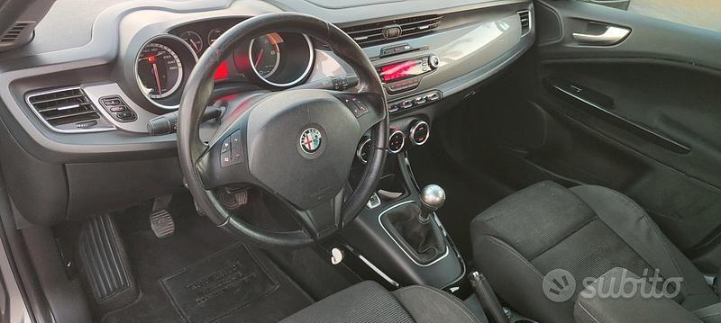 Usata Alfa Romeo Giulietta 140 CV (102 kW) 2011 Grigio Utilitaria