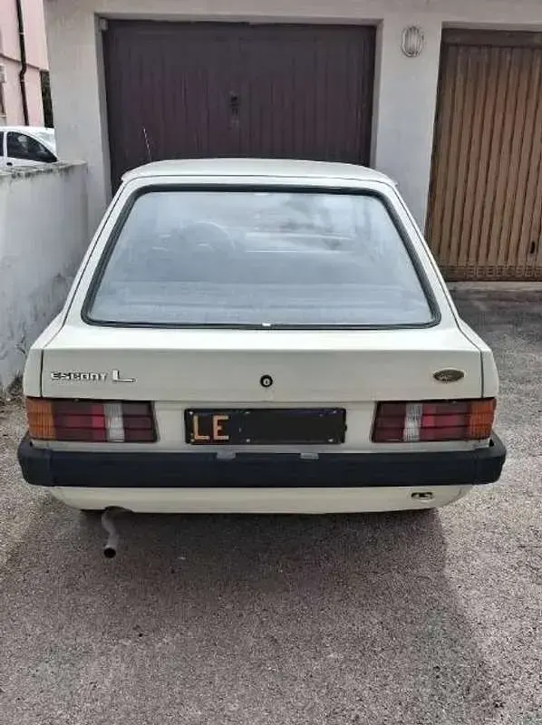 Usata Ford Escort 54 CV (39 kW) 1981 Beige Berlina