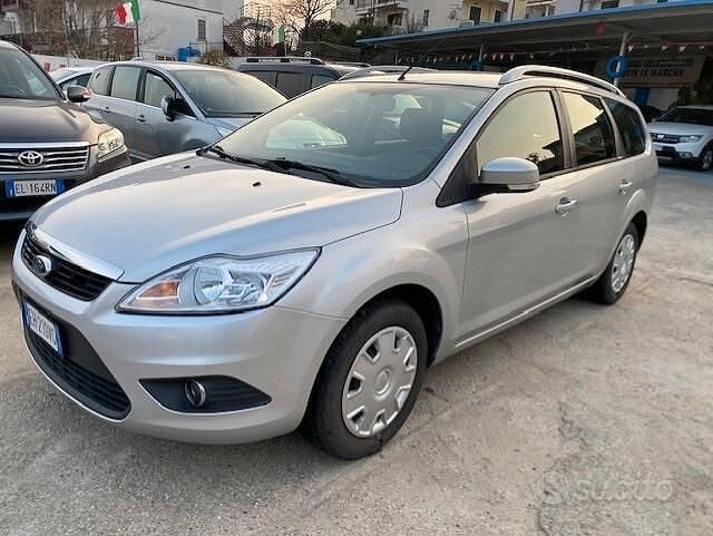 Begagnad Ford Focus 115 HK (84 kW) 2011 Grå Kombi