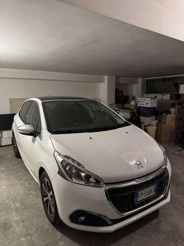 Usata Peugeot 208 Allure 82 CV (60 kW) 2018 Bianco Utilitaria