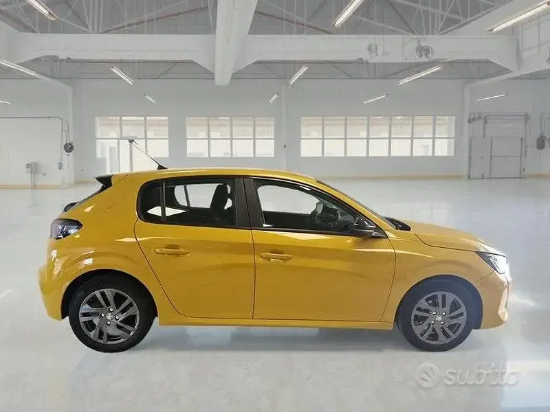 Usata Peugeot 208 Active 101 CV (74 kW) 2022 Giallo Utilitaria