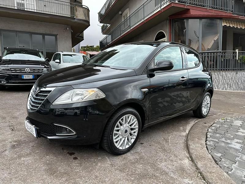 Nero Usata 2015 Lancia Ypsilon Gold Due volumi | 7999 € (Buon prezzo) - Immagine 1/4