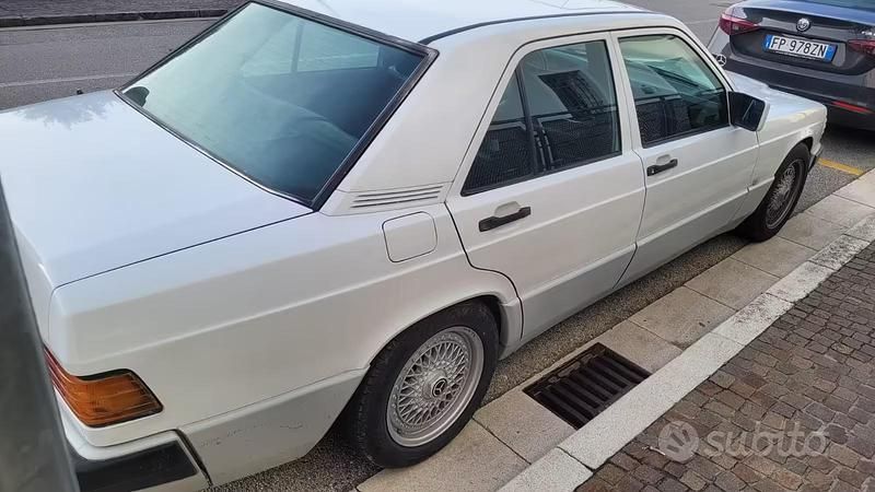Usata Mercedes 190 109 CV (80 kW) 1992 Berlina