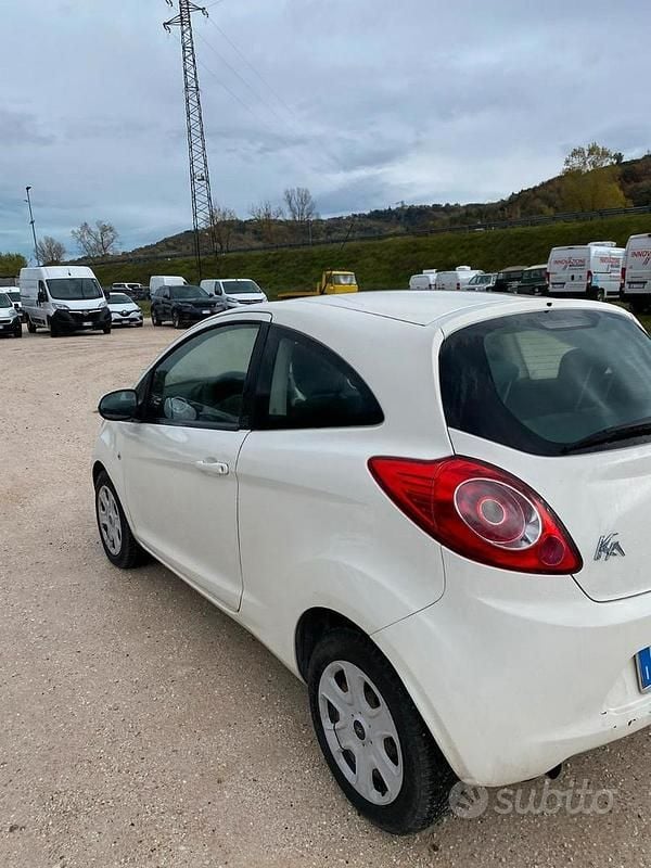 Usata Ford Ka Individual 75 CV (55 kW) 2011 Bianco Berlina