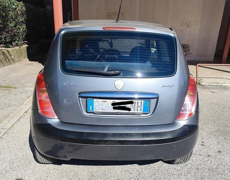 Usata Lancia Ypsilon 70 CV (51 kW) 2006 Grigio Utilitaria