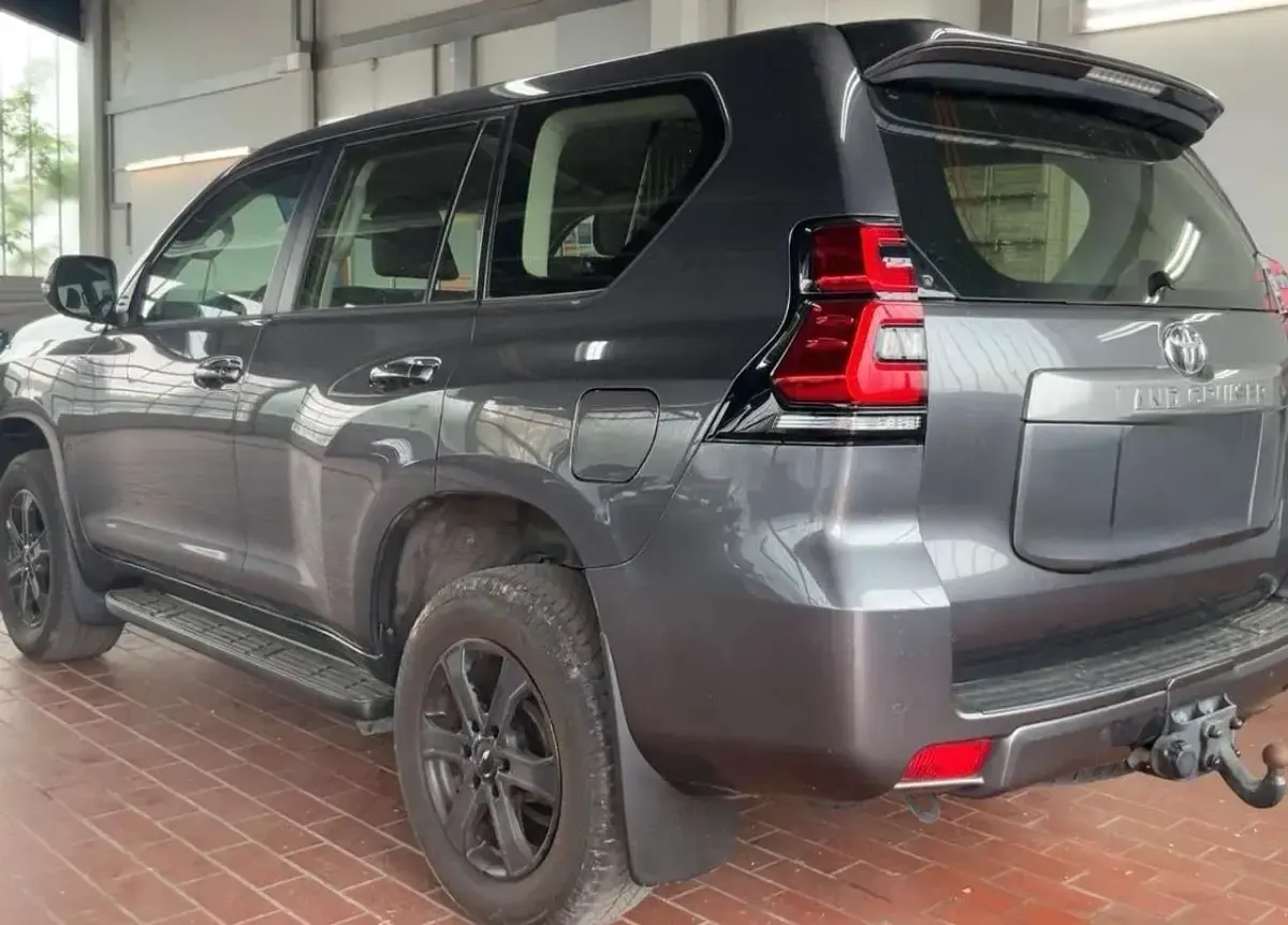 Gebraucht Toyota Land Cruiser Executive 204 PS (150 kW) 2022 Grau SUV