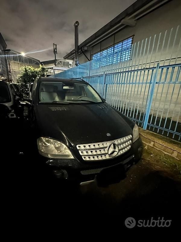 Begagnad Mercedes ML320 224 HK (164 kW) 2006 Svart SUV