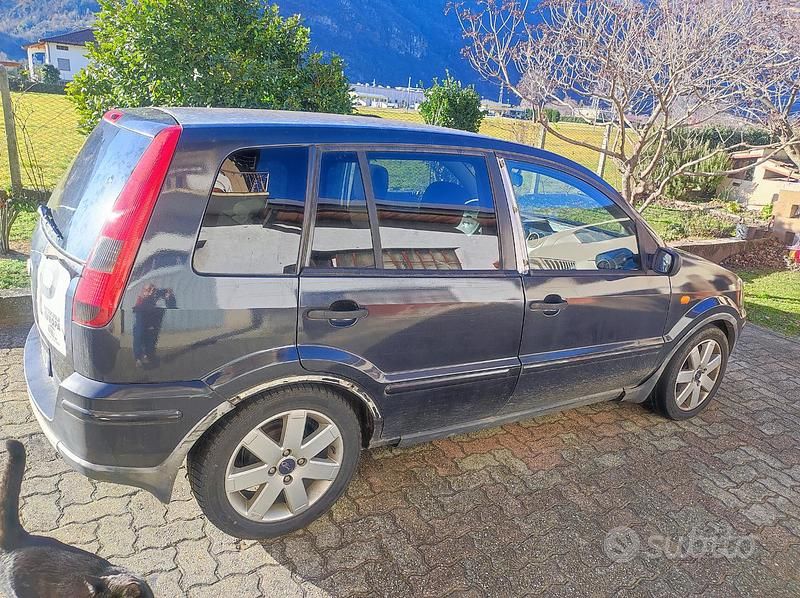 Nero Usata 2005 Ford Fusion SUV | 800 € (Ottimo prezzo) - Immagine 1/4