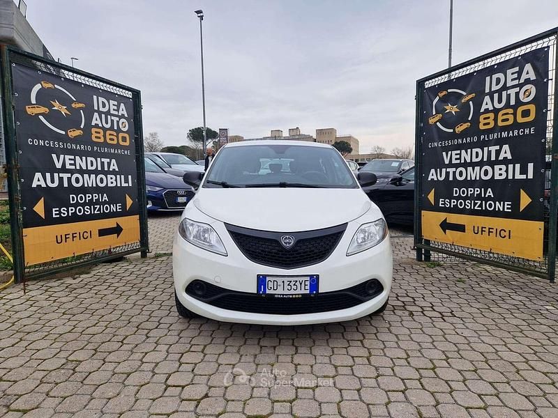 Usata Lancia Ypsilon Silver 69 CV (50 kW) 2021 Bianco Utilitaria