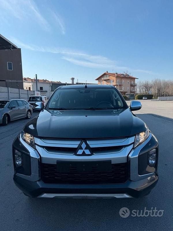 Usata Mitsubishi L200 Select 150 CV (110 kW) 2021 Grigio Pick-up