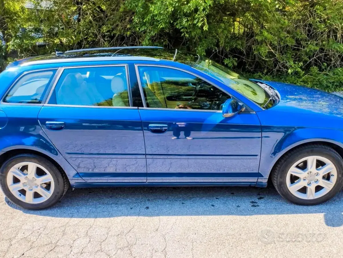 Usata Audi A3 102 CV (75 kW) 2011 Bluazzurro Utilitaria