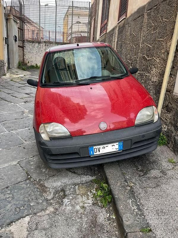 Usata Fiat 600 54 CV (39 kW) 2009 Rosso Utilitaria