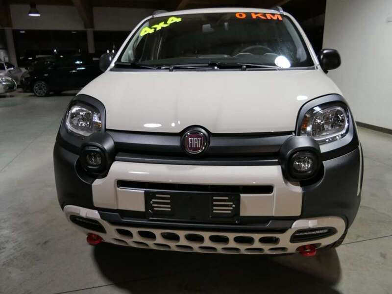 Usato 2023 Fiat Panda Cross 0.9 Benzin 84 CV (24.900 €)