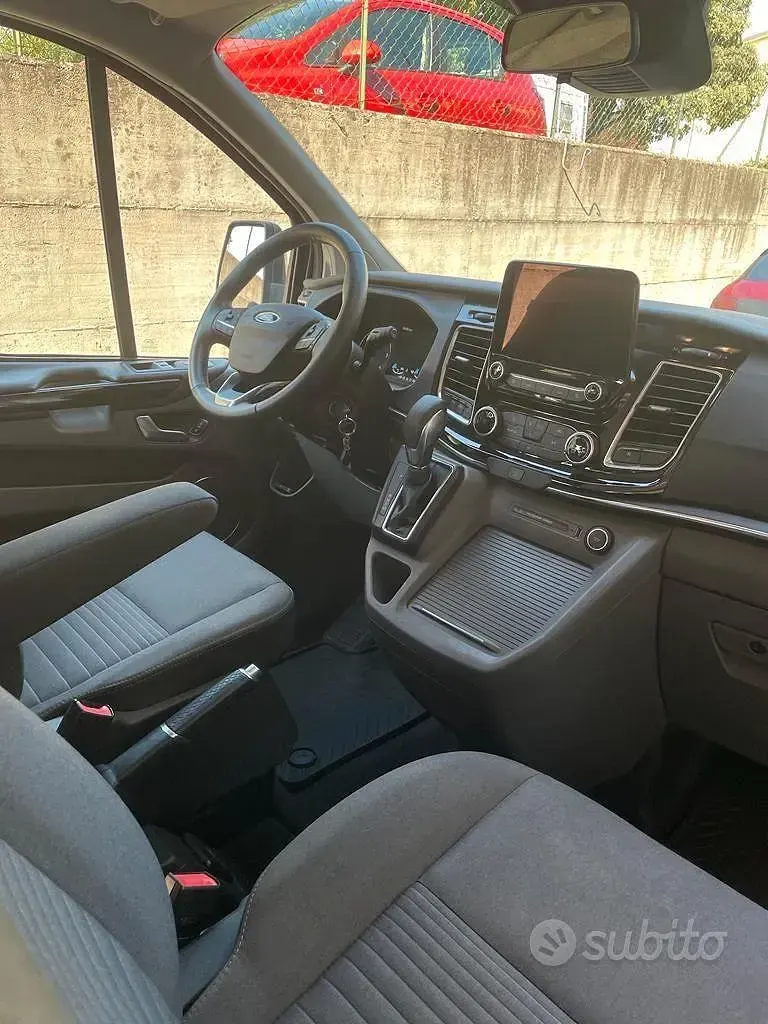 Usata Ford Tourneo Custom 131 CV (96 kW) 2021 Grigio Furgone