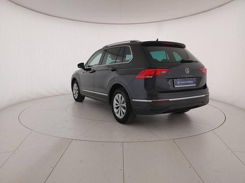 Gebraucht VW Tiguan Life 150 PS (110 kW) 2020 Schwarz SUV