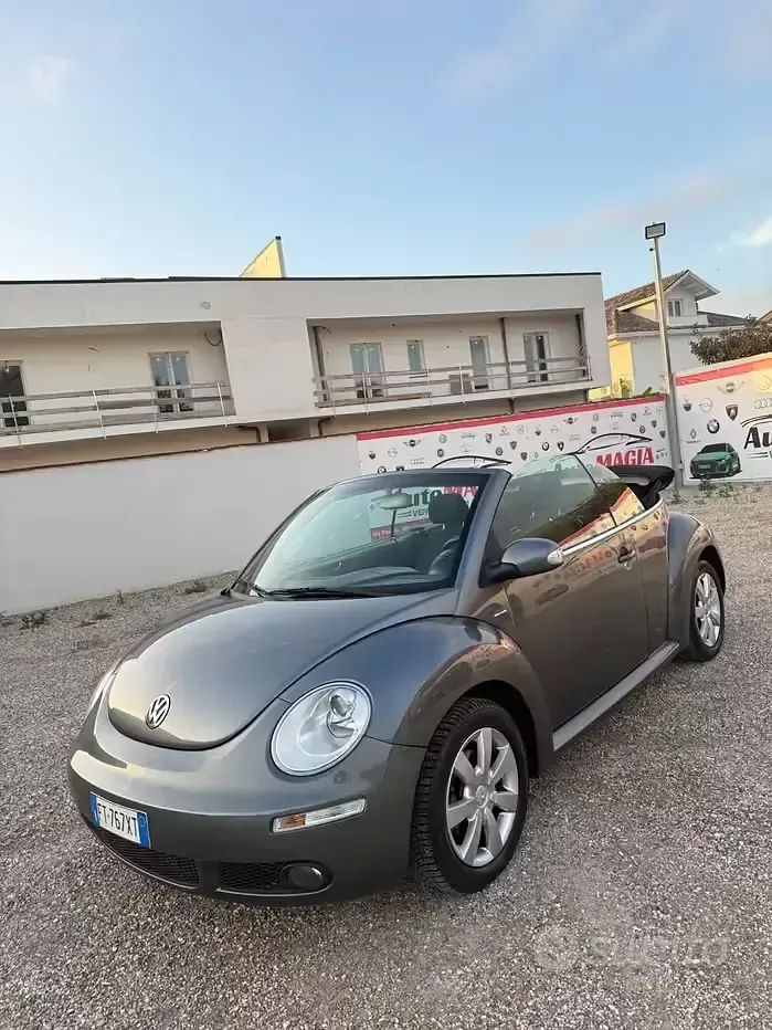 Usata VW New Beetle 105 CV (77 kW) 2006 Grigio Utilitaria