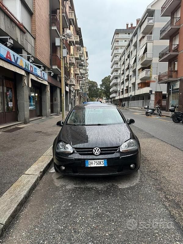 Nero Usata 2007 VW Golf V Tre volumi | 2500 € (Ottimo prezzo) - Immagine 1/4