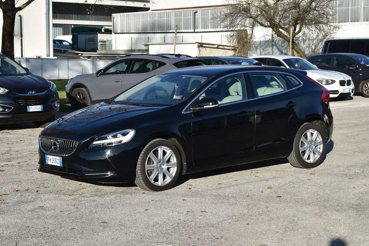 Usata Volvo V40 Inscription 120 CV (88 kW) 2017 Berlina