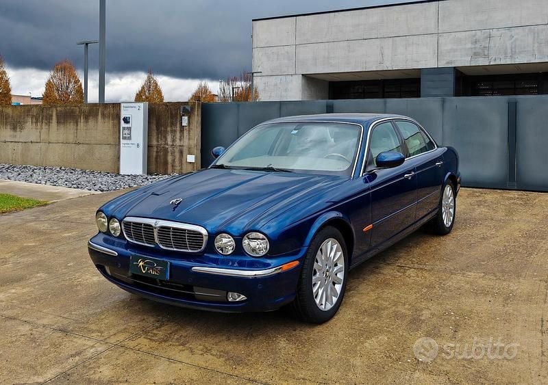 Usata Jaguar XJ8 258 CV (189 kW) 2003 Blu Berlina