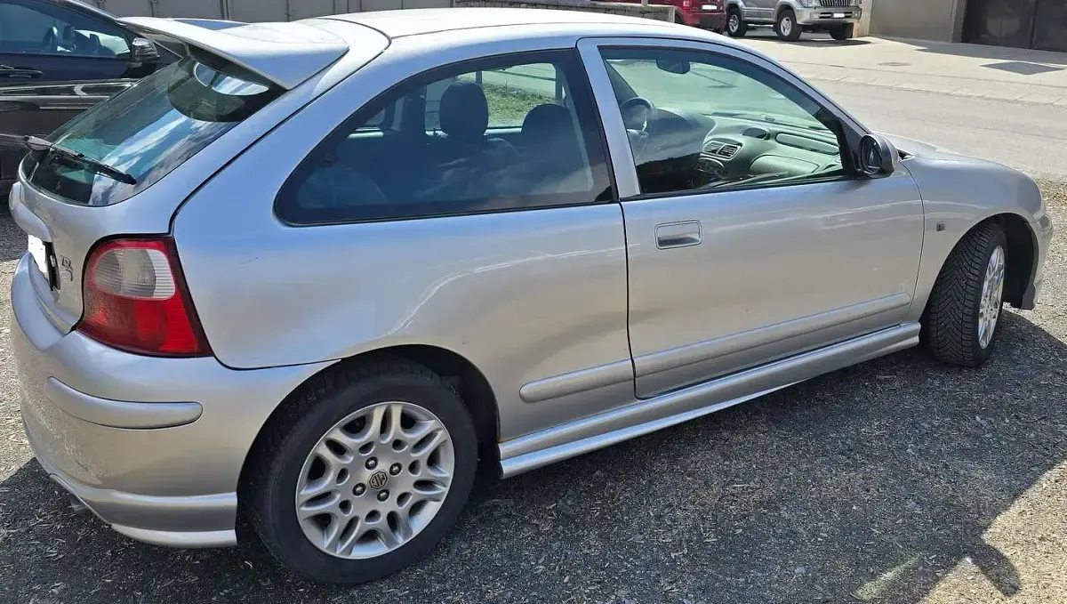 Usata MG ZR 103 CV (75 kW) 2003 Argento Utilitaria