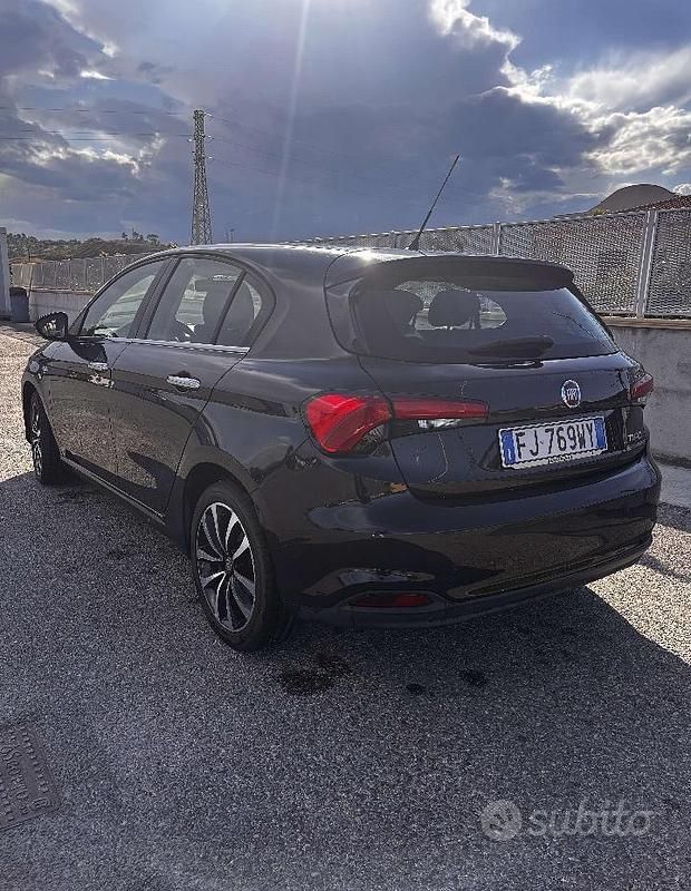 Usata Fiat Tipo 75 CV (55 kW) 2017 Nero Berlina