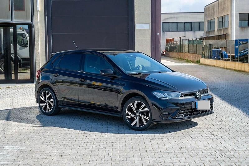 Usata VW Polo R-line 95 CV (69 kW) 2023 Nero Utilitaria