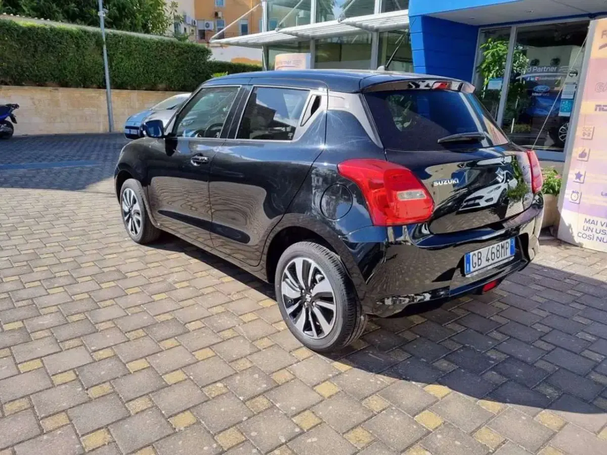 Usata Suzuki Swift 90 CV (66 kW) 2020 Nero metallizzato Utilitaria