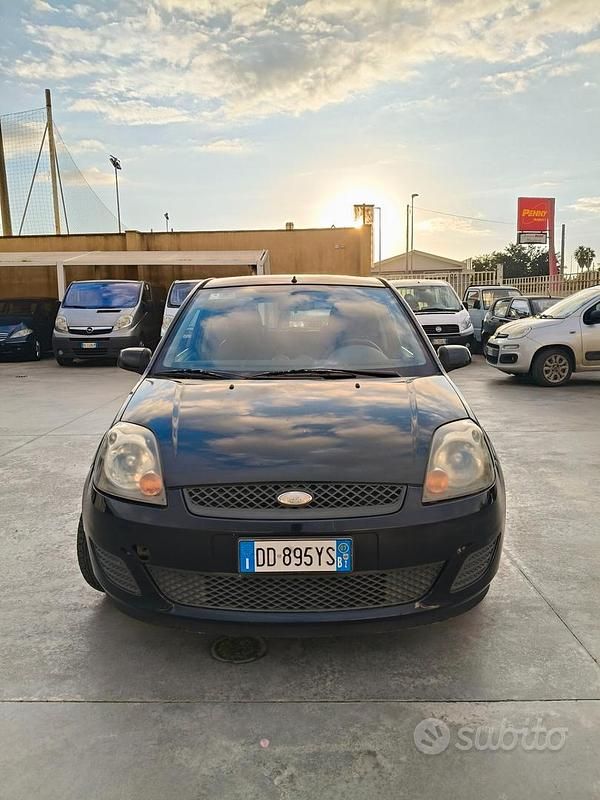 Usata Ford Fiesta Ghia 2007 Blu Berlina