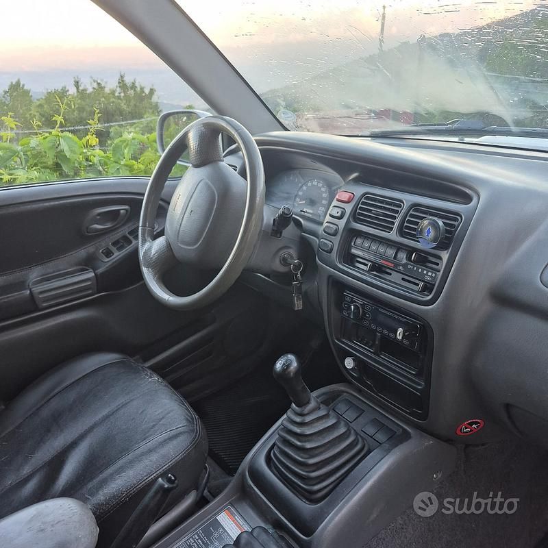Usata Suzuki Grand Vitara 109 CV (80 kW) 2001 Grigio SUV