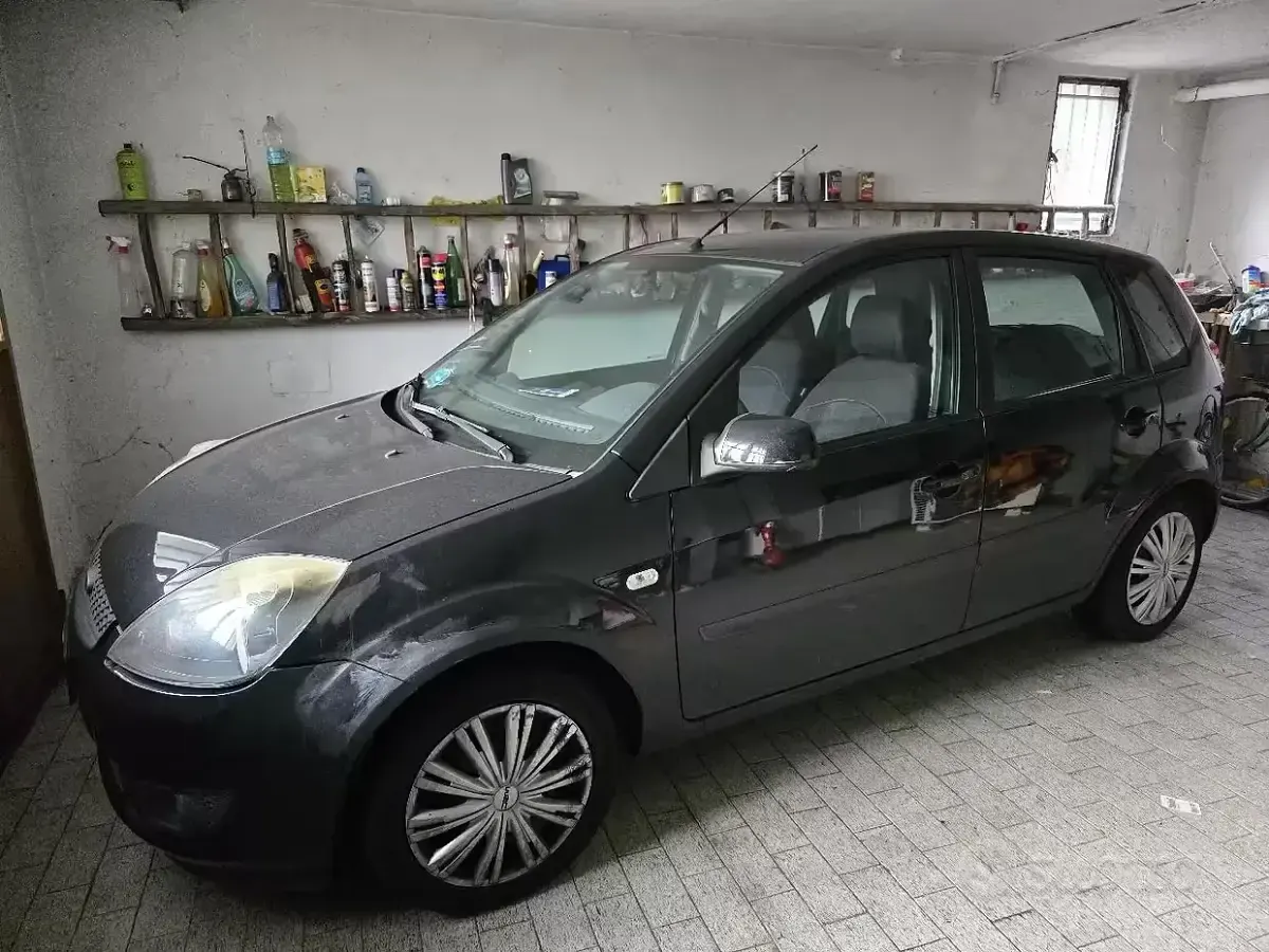 Usata Ford Fiesta 75 CV (55 kW) 2006 Nero Utilitaria