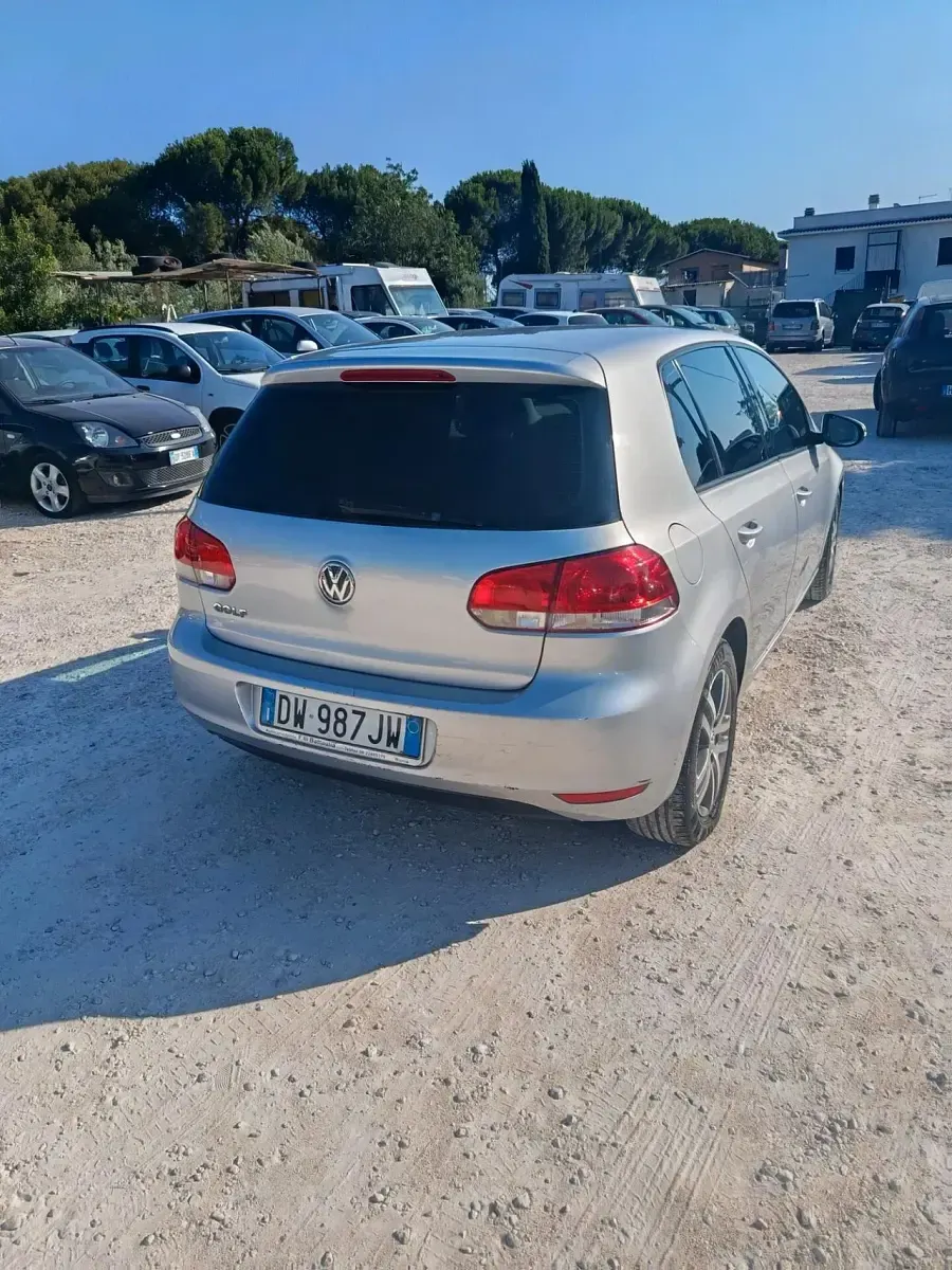 Usata VW Golf VI Comfortline 122 CV (89 kW) 2010 Argento Utilitaria