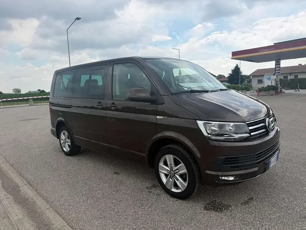 Usata VW Caravelle 150 CV (110 kW) 2017 Furgone