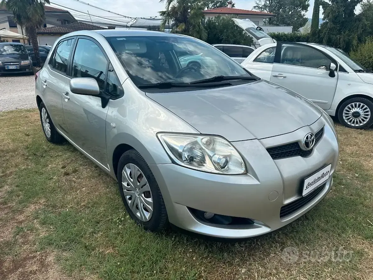 Usata Toyota Auris Sol 90 CV (66 kW) 2009 Grigio Utilitaria