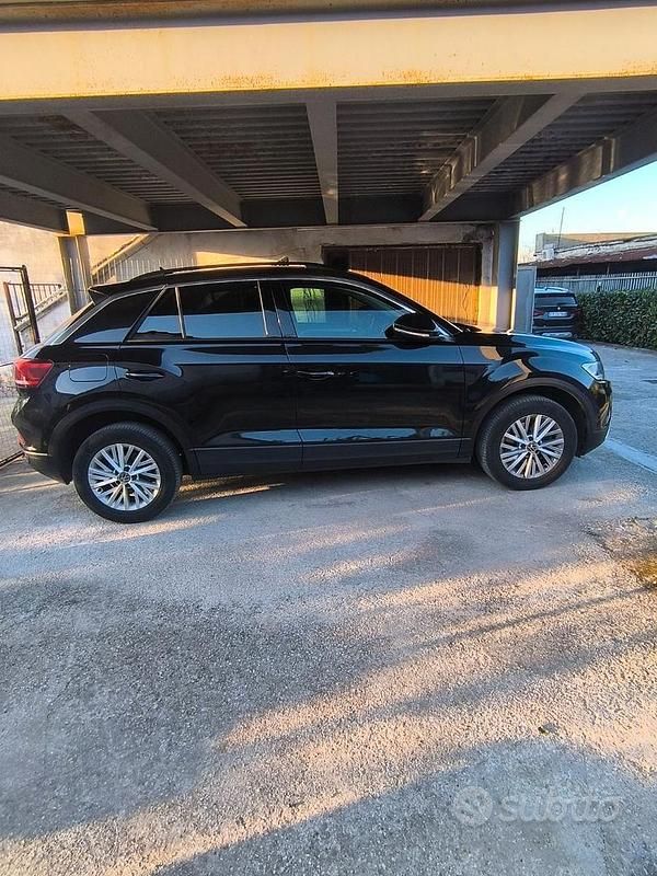 Usata VW T-Roc 150 CV (110 kW) 2022 Nero SUV
