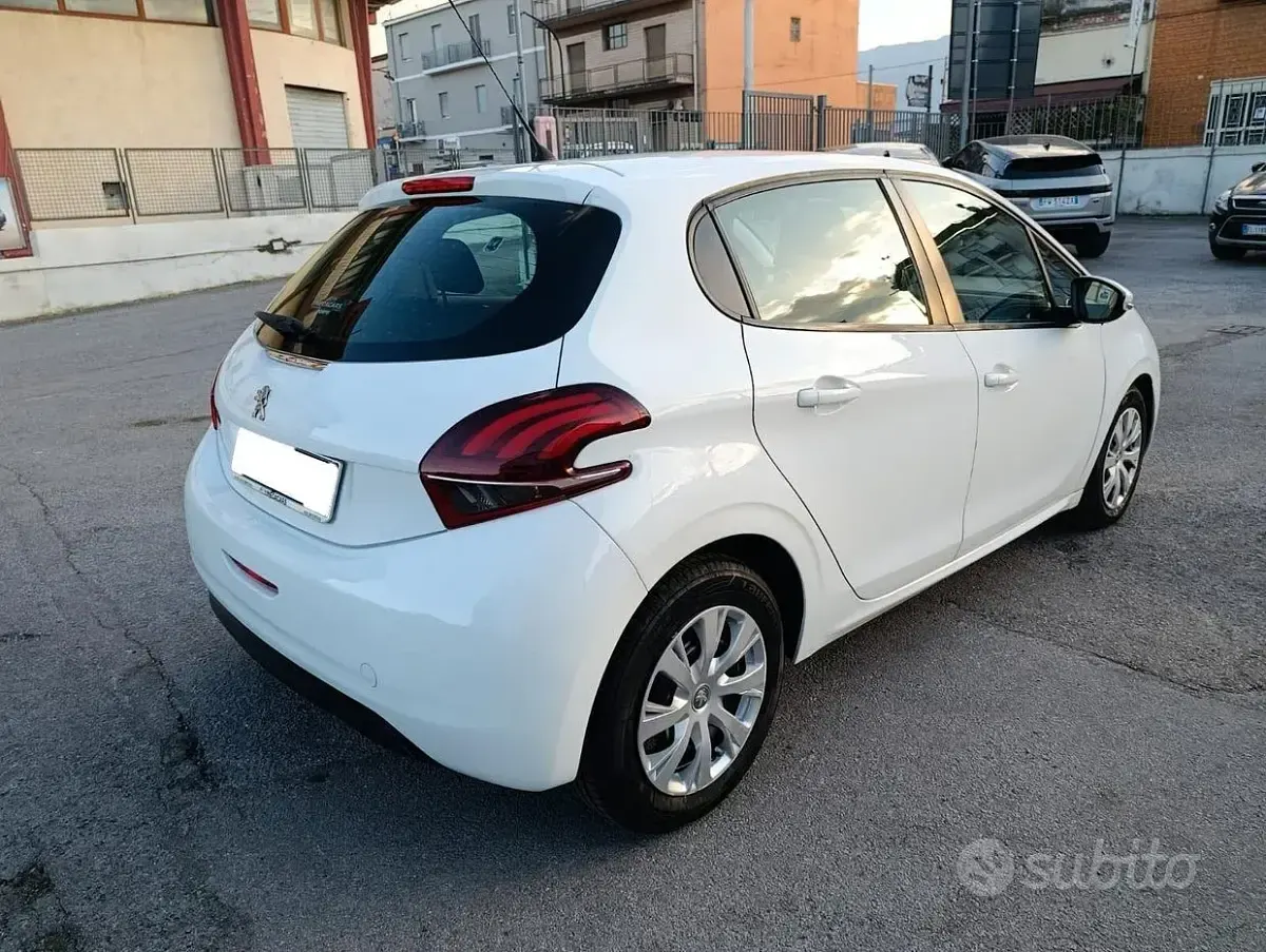 Usata Peugeot 208 Active 75 CV (55 kW) 2018 Bianco Utilitaria